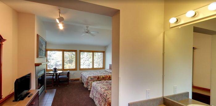 Lake Bluff Inn & Suites (Stieves 4 Season Lake Bluff Motel) - From Web Listing (newer photo)